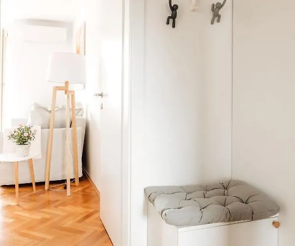 White - Free Parking * ليوبليانا