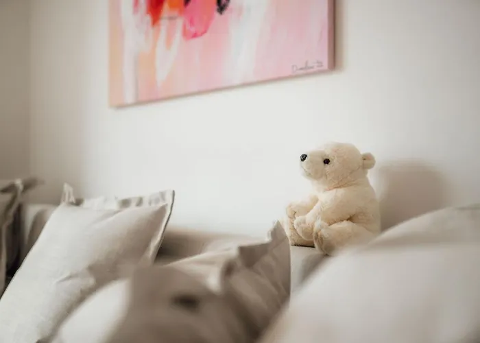 White - Free Parking شقة *