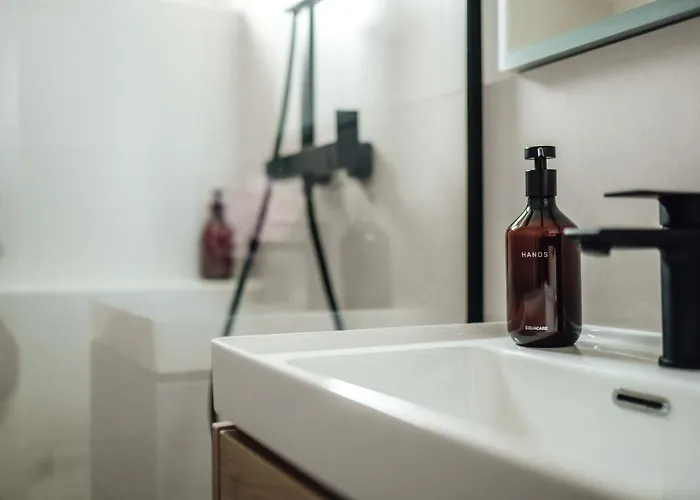 White - Free Parking Apartman